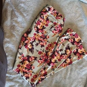 Pop looks  Floral print pants